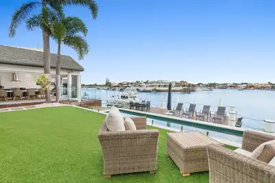 Image de Amazing Canal House with Private Jetty, Gym & Pool