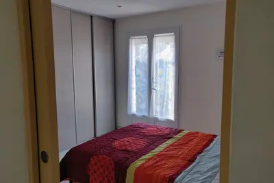 Image de logement avec jardin privatif proche cures (2km) et plages (10km)