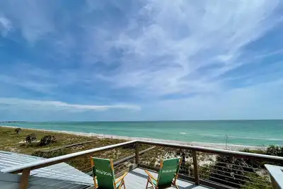 Image de Hibiscus House! Beachfront property!