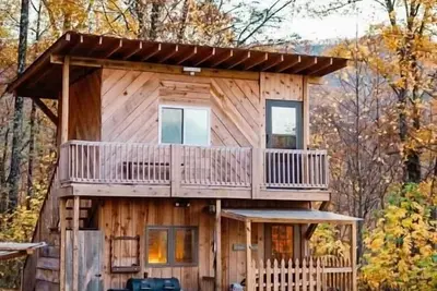 Image de “The Summit Cabin” <br>An Off the Grid Hideaway