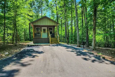 Image de Adorable Tiny House Cabin- Lake Guntersville