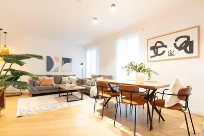☆Centric Spacious⎮7 balconies⎮A\/C ☆