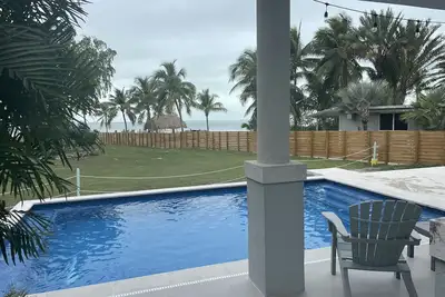 Image de 9 Million Dollar 2. 5 Acre Bayside Beach Compound w Boat Dockage is One of A Kind