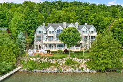 Image de Private Torch Lake Home - Lakefront Vacation Paradise