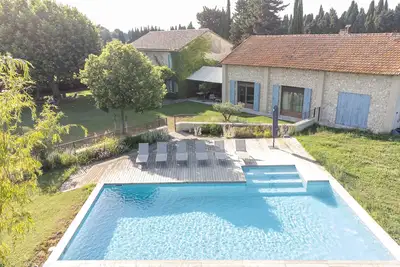 Image de Grand Mas, (clim chambres)piscine, entouré de prairies à Saint-Rémy-de-Provence.