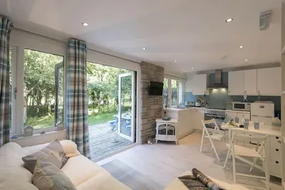 Image de Woodland Retreat - Summer school holiday dates still available.