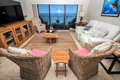 Image de Direct Oceanfront Views from Luxury Condo in Southwind Complex!