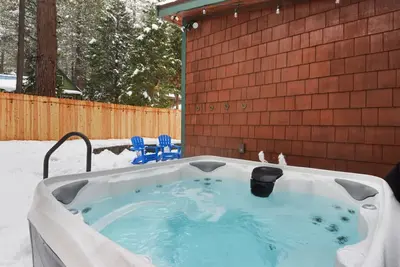 Image de Charming Kings Beach Cabin, Hot Tub, Walk to Lake