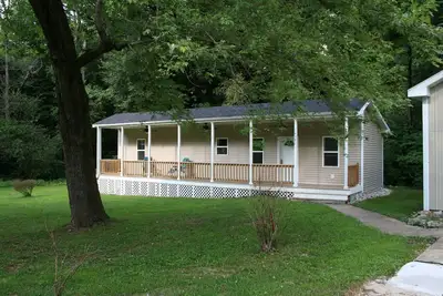 Image de Cottage in the Trees - A getaway from everything, close to everything