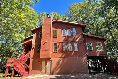 Image de Poconos Chalet - Hot Tub - Kayaks - Gas Stove