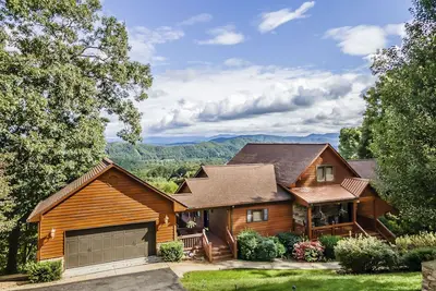 Image de Spacious Murphy Cabin w\/ Game Rooms + Mtn Views!