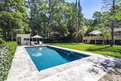 Image de 4 Bedroom Secluded/ Year-Round Hot Tub w/ Private Beach Access 15 Mins Main Town