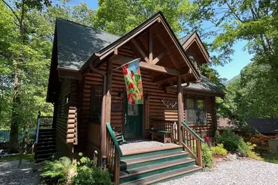 Image de Beautiful Remodeled Log Home Located in the Heart of Maggie with Easy Access!