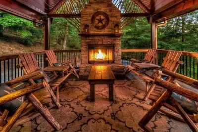 Image de Sunshine Daydream - Mountain View | Hot tub | Pool table | Foosball | Fire Pit