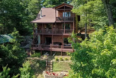 Image de Glory Days Getaway - Mountain Views from every bedroom | Hot Tub | Pool Table | Fire Pit