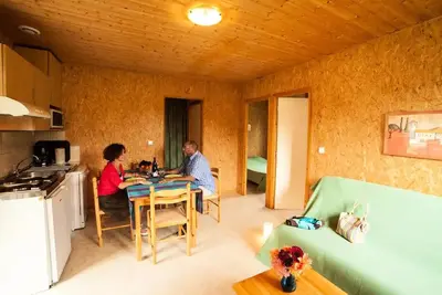 Image de Chalet standard Pmr (personne à mobilité réduite) 39m² - 2 chambres \/ terrasse couverte 6 personnes