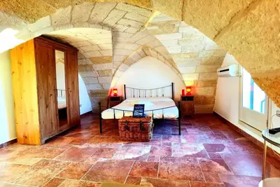 Image de Elegant House With Stone Vaults