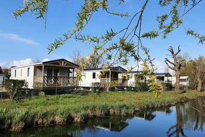 Image de Mobil Home Premium 25m² - 2 chambres + terrasse couverte + Tv + Lave-vaisselle 4 personnes