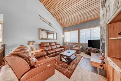 Image de Two-level family home w/free WiFi, private hot tub, W/D, Ac + Sharc passes