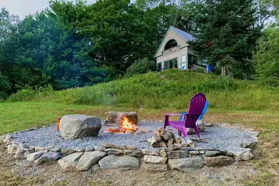 Image de Delightful Retreat W\/ Firepit, Wooded Surroundings, and Free WiFi