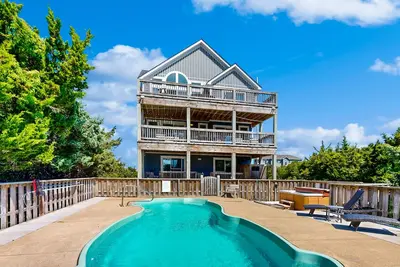 Image de Dog-friendly home with pool, hot tub, ocean & sound views, & central Ac
