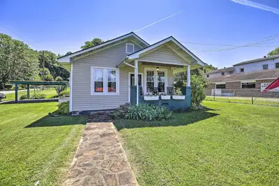 Image de Cozy Damascus Cottage w/ Porch & Trail Access!