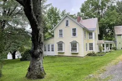 Image de Beautiful Vermont 5 Bedroom farmhouse located in the picturesque Dorset Hollow.