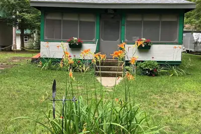 Image de The Loon-ey Bin - Loon themed cottage less than 10 miles to Lake George