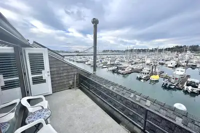 Image de Delightful Harbor Perch Near Town W/ Shared Pool/Hot Tub & Private Balcony