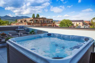 Image de Upscale Penthouse in Heart of Downtown Whitefish!