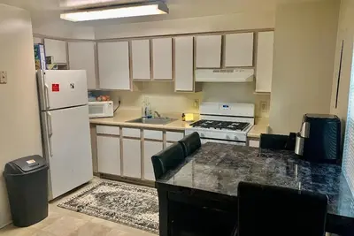 Image de Comfortable Two Bedroom Townhome!
