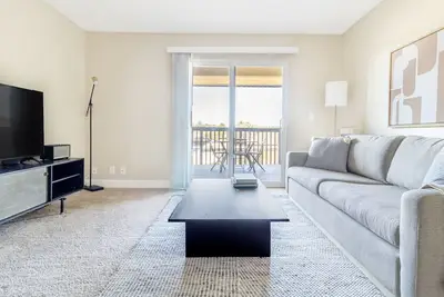 Image de Charming Foster City 2br w/ Gym, Pool, W/D, near highways, by Blueground