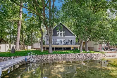 Image de Pearl Beach:Where Summer Dreams Come True – Book Your Stay on the Lake!