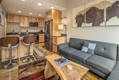 Image de Updated condo at Big Sky Mountain Village, close to the Slopes - Hill Condo Escape