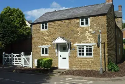 Image de Hollytree Cottage, pet friendly, with a garden in Hook Norton