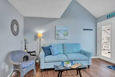 Image de Odysea: Seafood, Music & Waves - Your Hampton Beach Getaway for Festival Weekend!