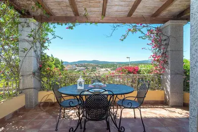 Image de Villa Athena avec Wi-Fi, jardin et terrasse. Animaux de compagnie admis.