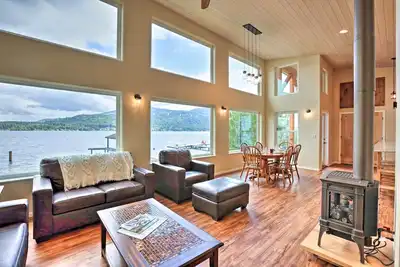Image de Lake Whatcom House w\/ Private Hot Tub + Dock