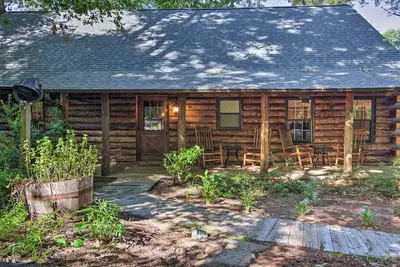 Image de Secluded Cabin w/ Spacious Kitchen & Dining Area!