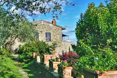 Image de Villa à Cortona avec piscine et bain à remous