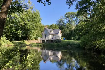 Image de Retraite Paisible au Cœur de la Forêt de Rambouillet avec Étang Privé et Charme Authentique