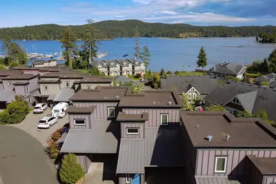 Image de 2 Bedroom Sooke Townhome
