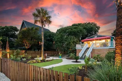 Image de New to Rental Market, New Furnishings - Steps to beach access!