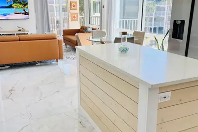 Image de Stylish Beach Escape! Heated Pool, Bikes & Sunshine.