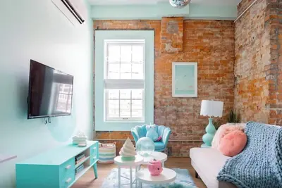 Image de Pickle Factory Hotel—1br Historic Downtown/Parking