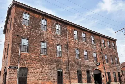 Image de Pickle Factory Eight Unforgettable Rooms Sleeps 16