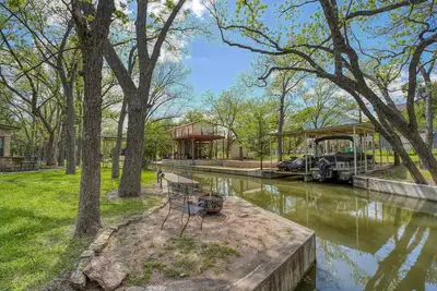 Image de No Worries: Relaxation Awaits at the Lake!