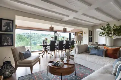 Image de Beautiful hill side house with stunning valley view in the centre of Cotswolds