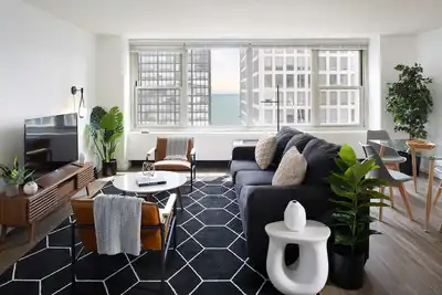 Image de Modern Corner 2br in Streeterville | Roof Deck | Lake Views