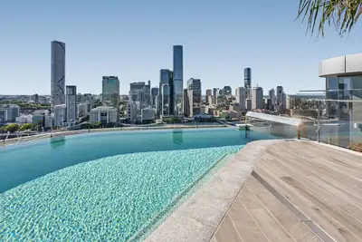 Image de River-View Unit with Rooftop Pool near Museums